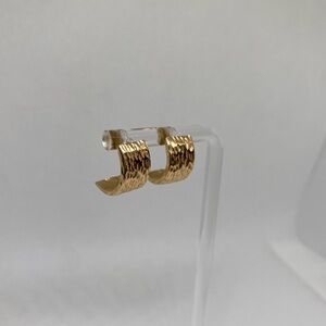 Beautiful 14K Yellow Gold Diamond Cut Half Hoop Earrings Post Pierced J Hoop